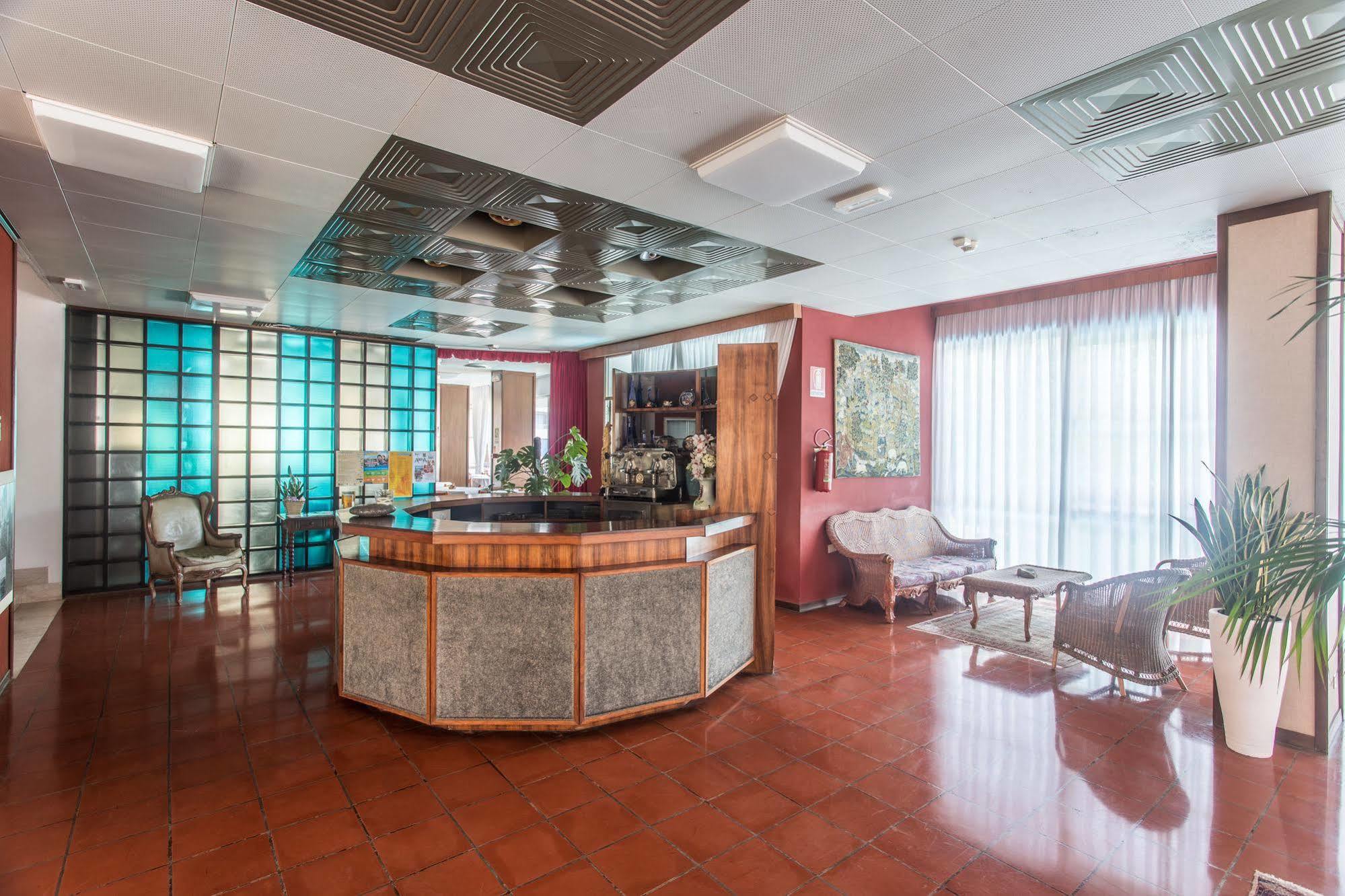 Hotel Gioiello Cesenatico Esterno foto